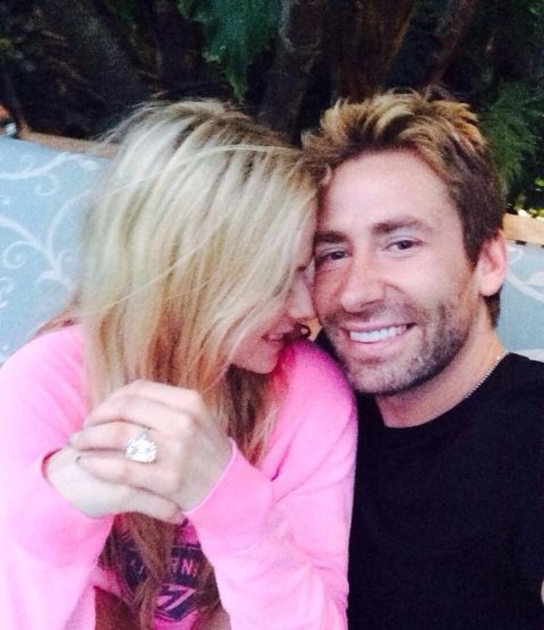 Аврил Лавин похвасталась кольцом с бриллиантом в 17 карат