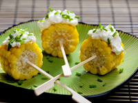 Закуска из кукурузы с зеленью и сливочным сыром