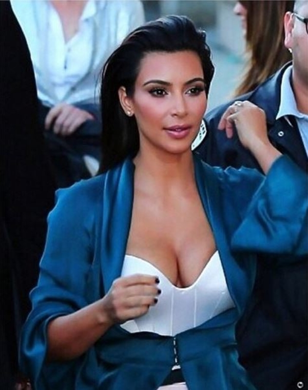 Ким Кардашян берет дочь с собой на работу