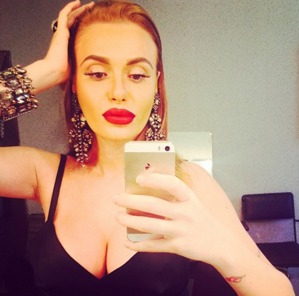 Слава из НеАнгелов нарядила свою собаку в вышиванку