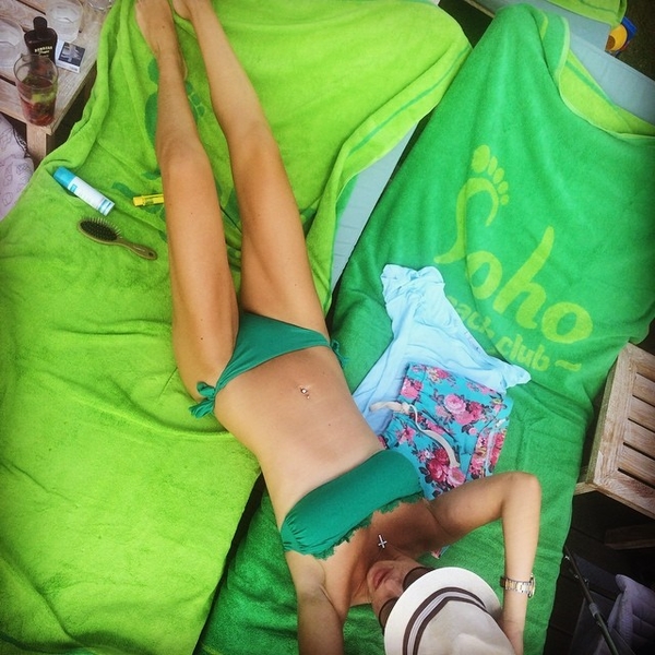 Ксения Бородина похвасталась формами в бикини