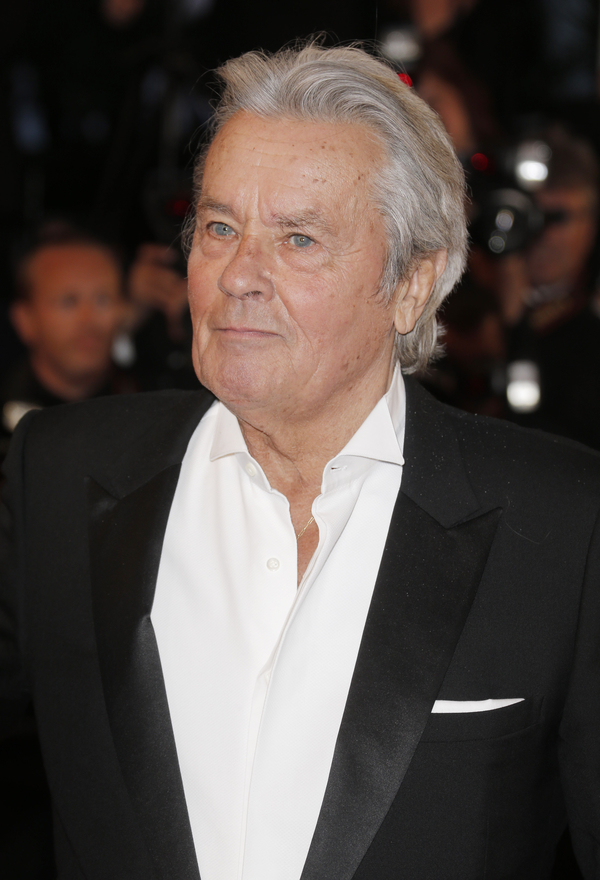 78-летний актер Ален Делон был срочно прооперирован в Париже