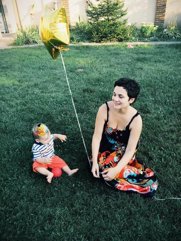 Украинская ведущая Тала Калатай впервые показала сына