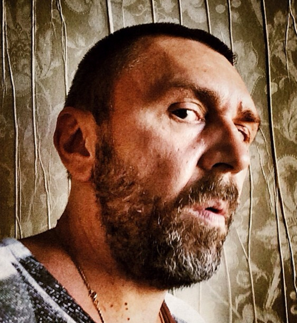 Шнуров спел песню о запрете ввоза продуктов в Россию