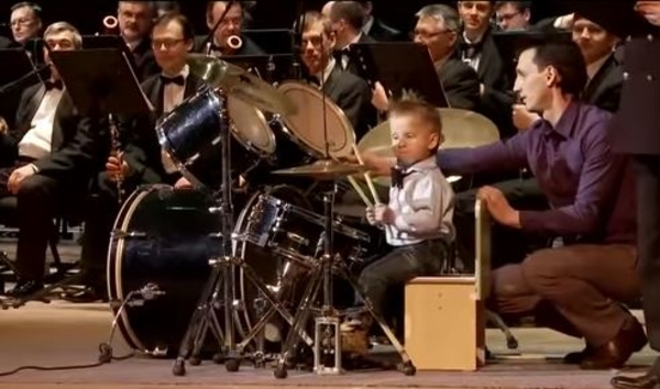 Самый юный в мире барабанщик