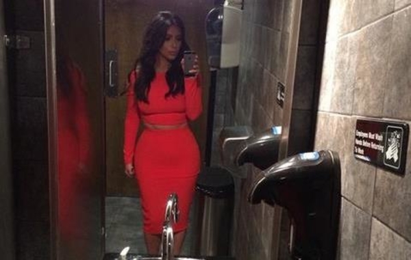 Ким Кардашян выпустит сборник своих селфи