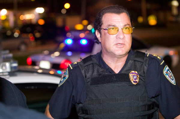 Стивен Сигал выступил в Крыму и надел футболку с изображением Путина