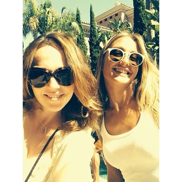 Ева Бушмина показала фото Альбины Джанабаевой после родов