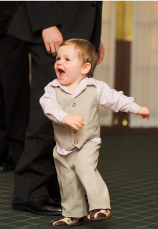 Видео дня: Зажигательный танец от двухлетнего малыша