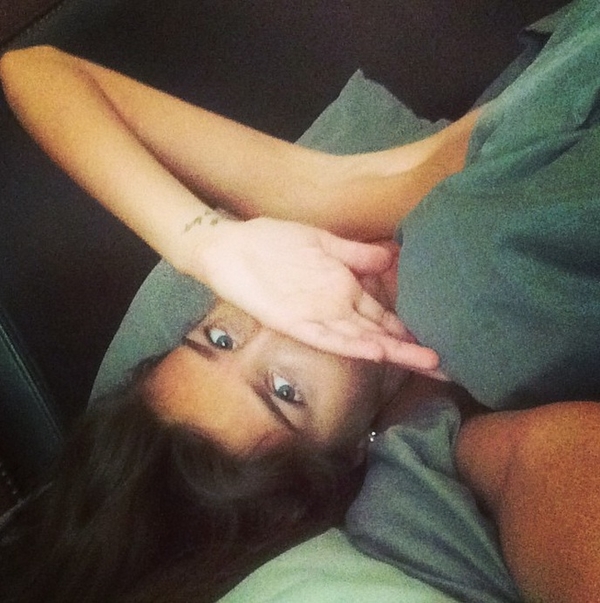 Кэти Топурия страдает от пищевого отравления