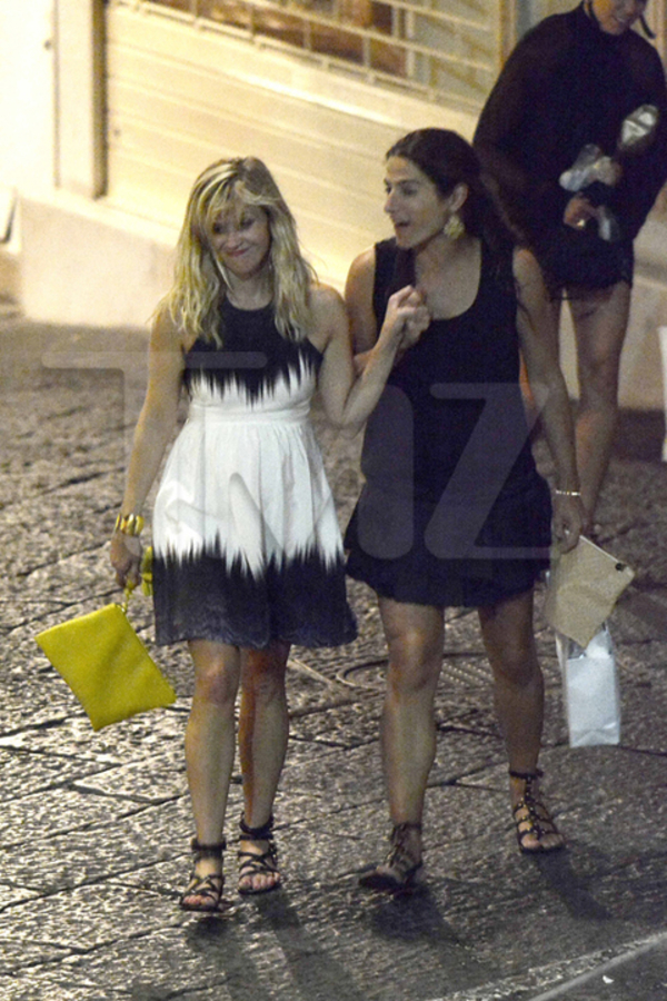 Риз Уизерспун устроила зажигательные танцы на вечеринке