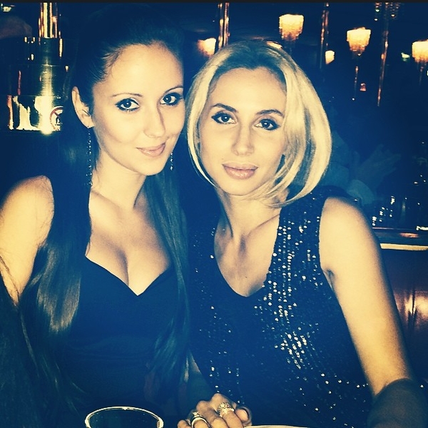 Певица LOBODA показала младшую родную сестру