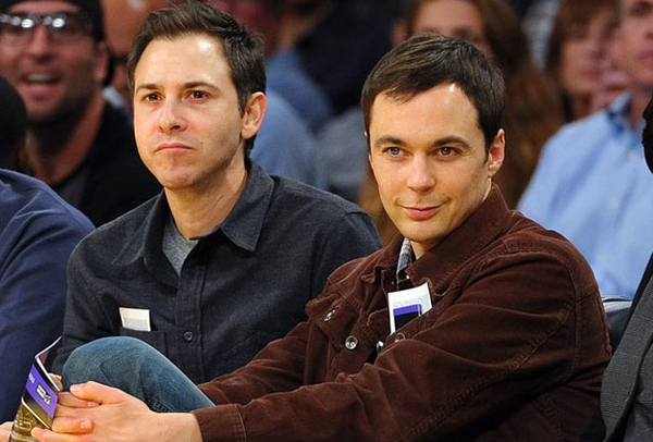 Актер сериала Теория большого взрыва готовится к свадьбе с другом геем