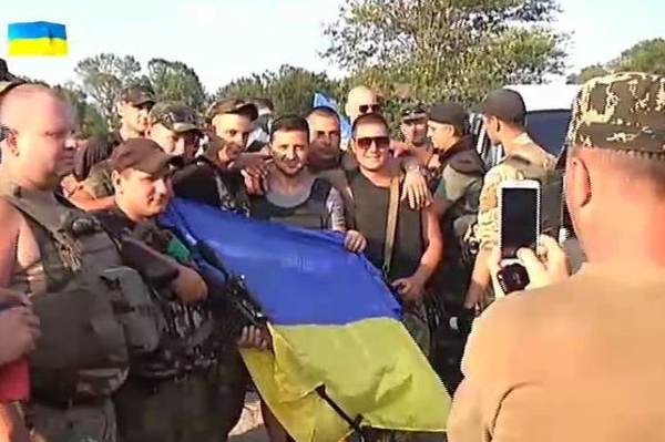 Артисты студии Квартал 95 выступили перед бойцами зоны АТО