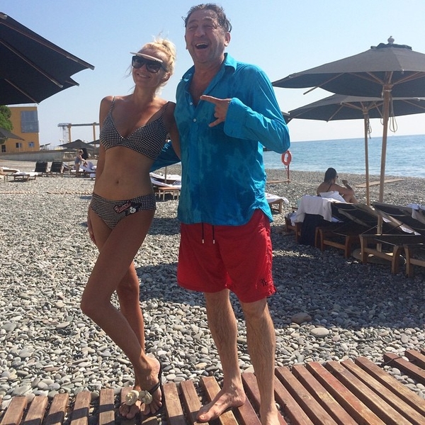 Яна Рудковская отдыхает на пляже с Григорием Лепсом