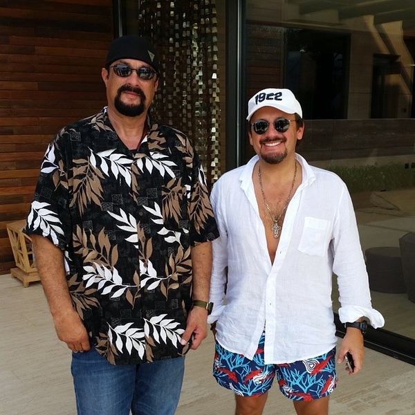 Стас Михайлов отдыхает в Черногории со Стивеном Сигалом