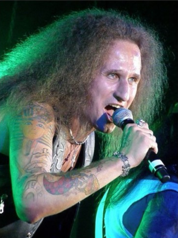 Вокалиста российской рок-группы сбил автомобиль