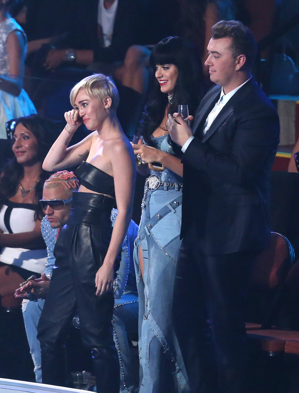MTV Video Music Awards 2014: Бейонсе и Майли Сайрус расплакались на сцене