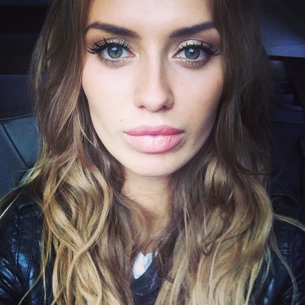 Виктория Боня показала фото с оголенной грудью