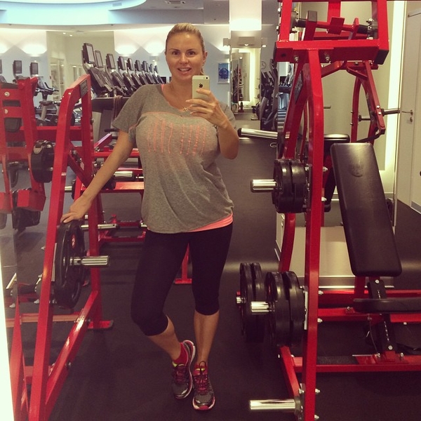 Анна Семенович показала фото из тренажерного зала