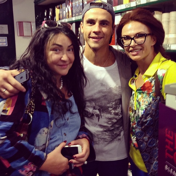 Мужа певицы Лолиты задержали в аэропорту