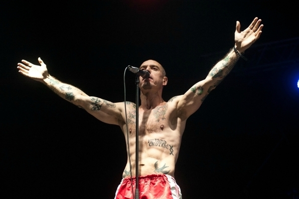 Поклонники Ляписа Трубецкого в Питере спели запрещенную песню Воины света