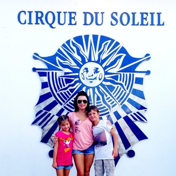 Лилия Подкопаева развлекается с детьми в Америке