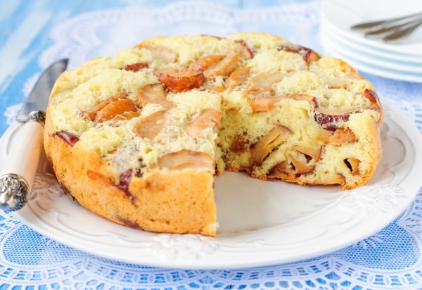 Шарлотка с яблоками: Три вкусные идеи