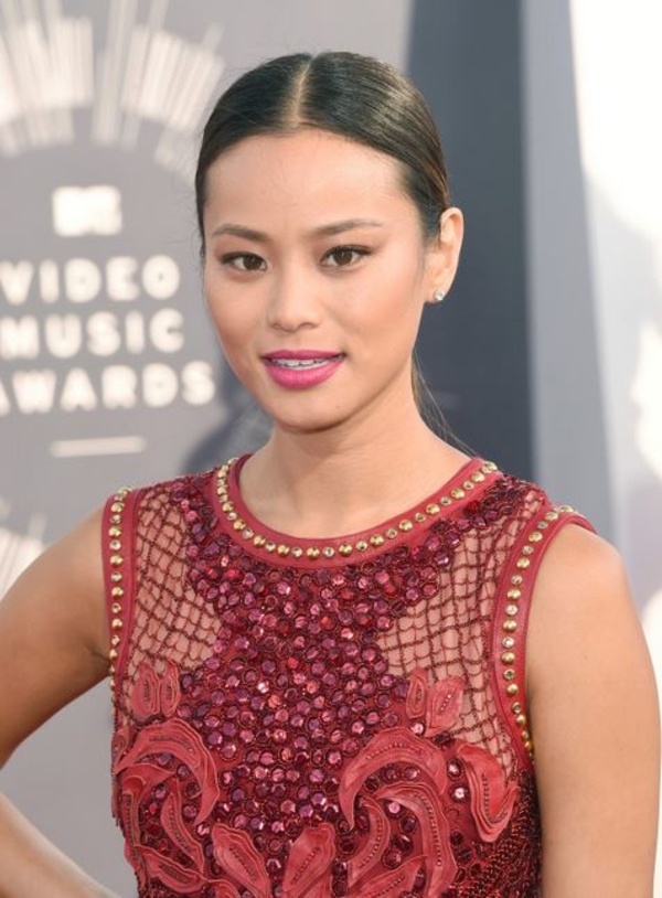 Популярные оттенки помад для осени: Звезды под прицелом