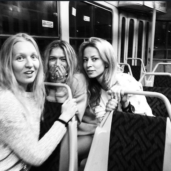 Вера Брежнева проехалась с подружками в трамвае