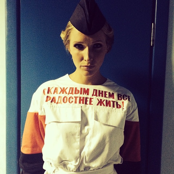 Катя Осадчая показала детское фото со школьных времен