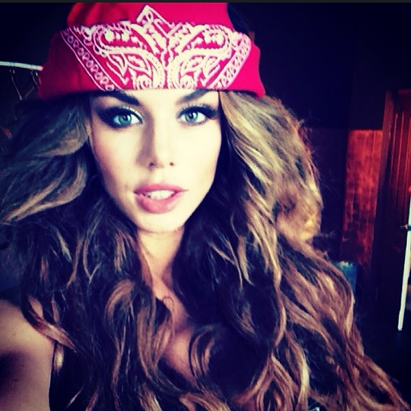 Анна Седокова похвасталась пышным бюстом