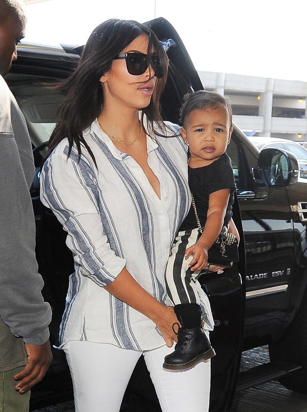 Годовалая дочь Ким Кардашян появилась на публике с сумочкой за $1450