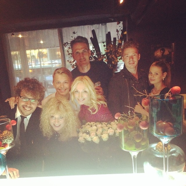 Кристина Орбакайте показала семейное фото с мамой и детьми