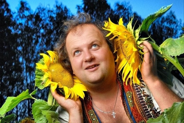 Ice Bucket Challenge: Солист группы ТІК принял вызов дочки Порошенко