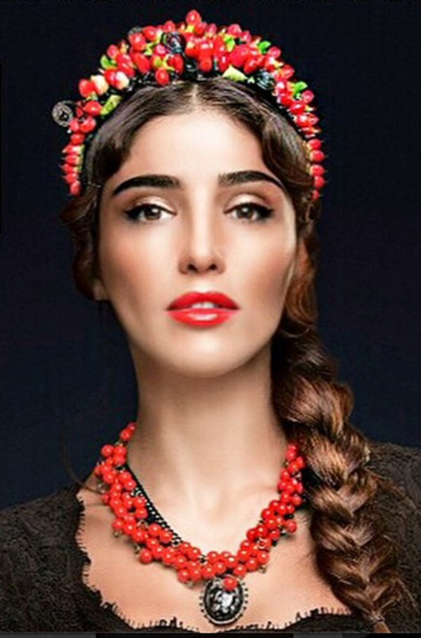 Санта Димопулос снялась в патриотической фотосессии