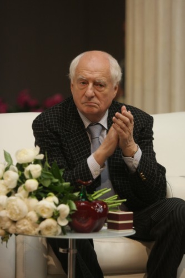 Режиссер Марк Захаров попал в больницу