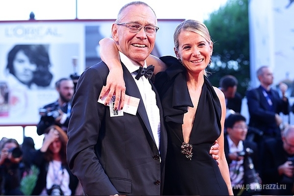 Высоцкая пришла на Венецианский кинофестиваль в откровенном платье