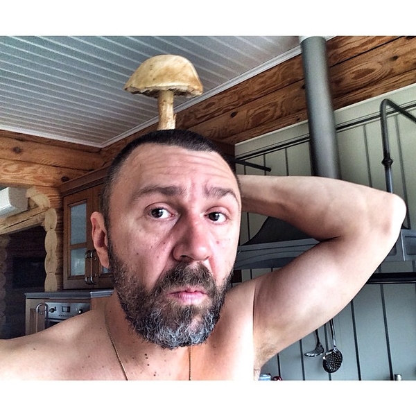 Солист группы Ленинград полностью оголился для фото