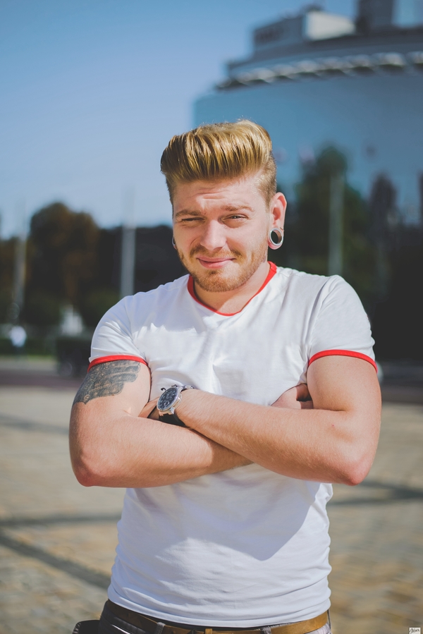 Звезды – за МИР: Александр Кривошапко целовал украинскую землю