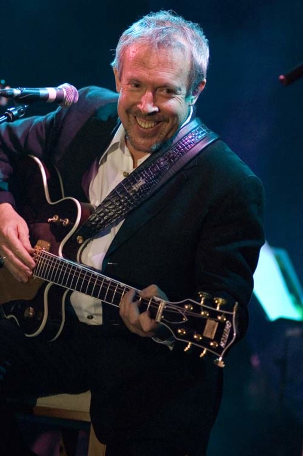 Макаревич о закрытых в России турагентствах: Нефиг по заграницам ездить