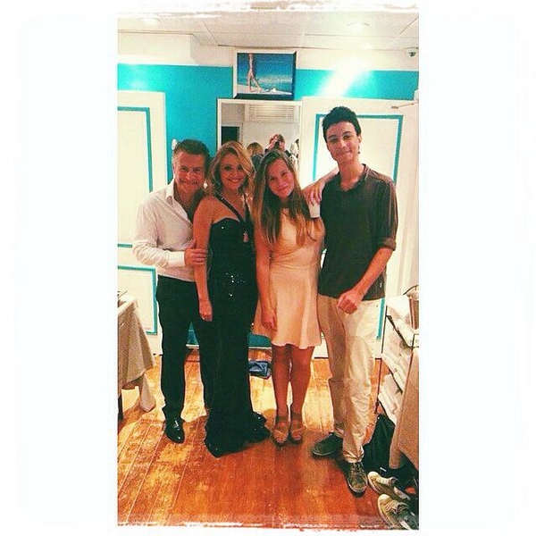 Леонид Агутин показал семейное фото с дочерью и ее парнем