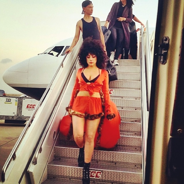 Lady GaGa в пижаме прилетела на концерт в Стамбуле