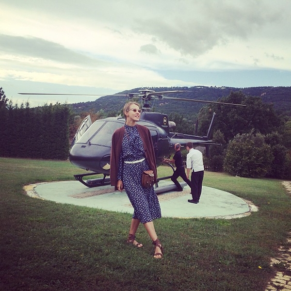 Ксения Собчак совмещает работу и отдых во Франции