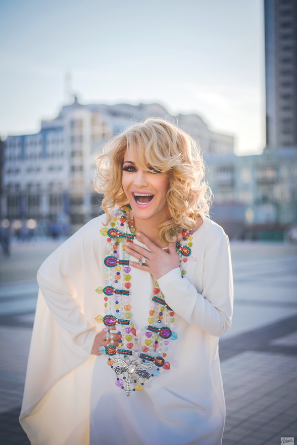 Звезды – за МИР: Травести-дива Монро готова сделать все для Украины