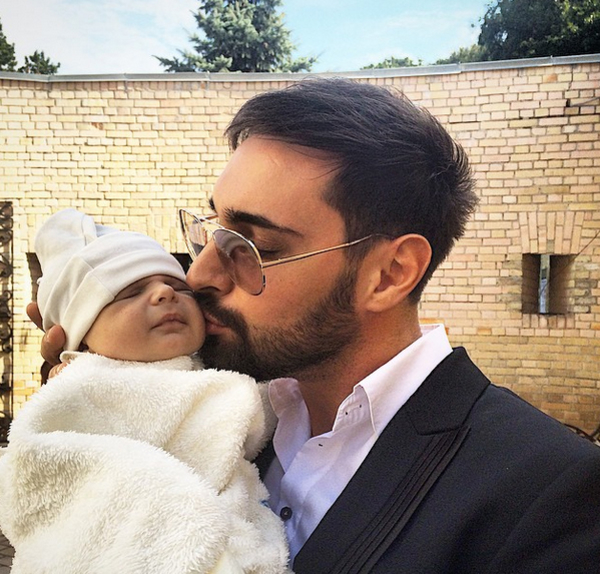 Виталий Козловский показал трогательное фото с младенцем