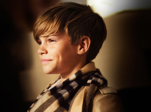 12-летний сын Виктории Бекхэм вновь украсил рекламу Burberry