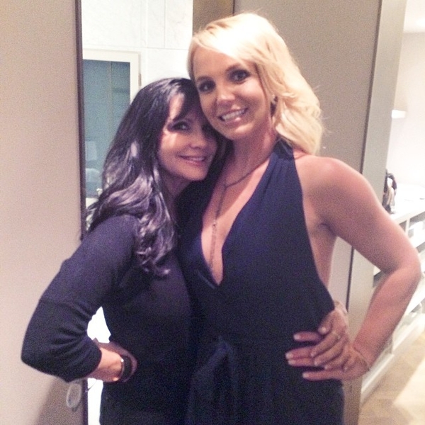 Бритни Спирс опубликовала фото с мамой