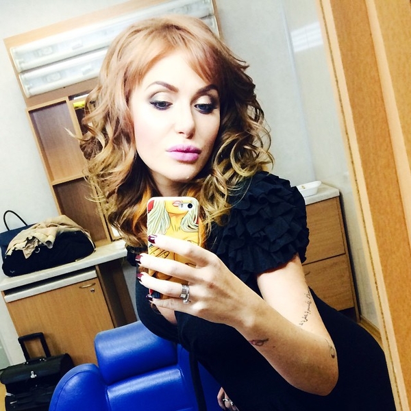 Слава из НеАнгелов готовится к материнству: Певица тренируется на куклах