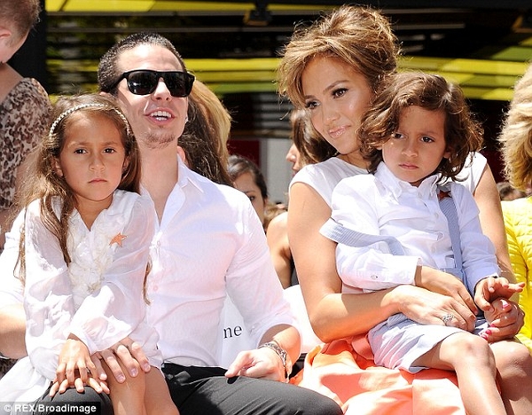 Дженнифер Лопес пригласила экс-бойфренда в отпуск с детьми